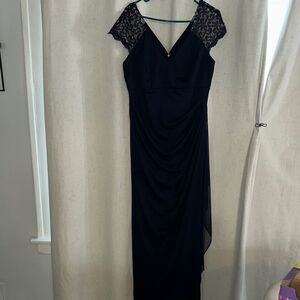 Elegant Navy Blue Lace Evening Dress
